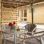8 Person In Struer-by Traum * Struer