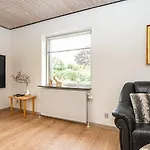 8 Person In Struer-by Traum Struer