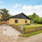 8 Person In Struer-by Traum Struer