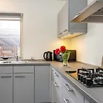 8 Person In Struer-by Traum *