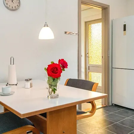 8 Person In Struer-by Traum * Struer