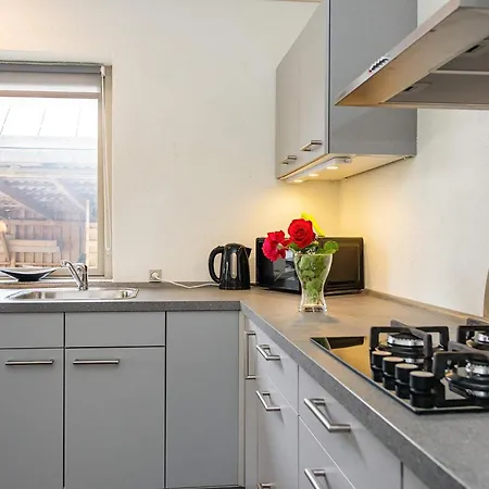 8 Person In Struer-by Traum Struer