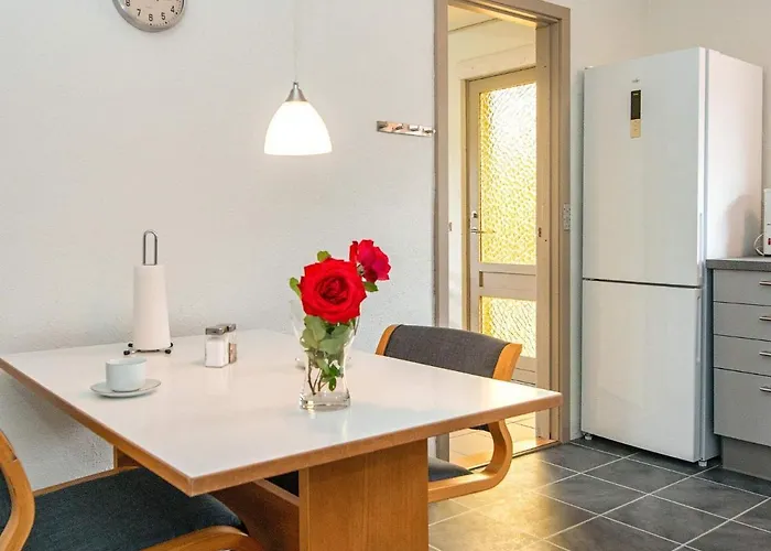 8 Person In Struer-by Traum * Struer