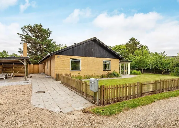 8 Person In Struer-by Traum Struer